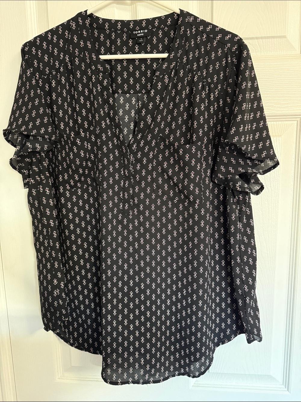 torrid size 1. Black Blouse with White Geometric Print